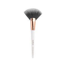 TOPFACE Fan Brush F22 – Radiant Finish & Gentle Cleanup | La Jolie Beauty